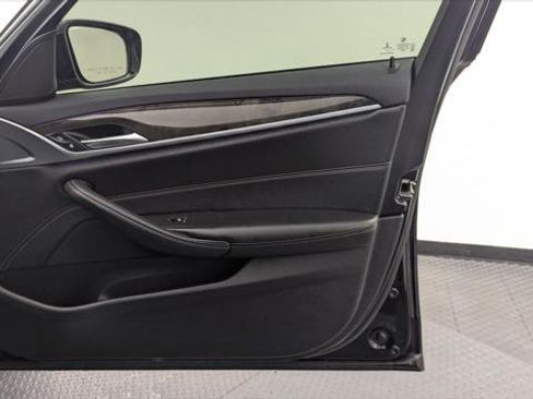 Used 2018 BMW 530i w/ Premium Package image 22