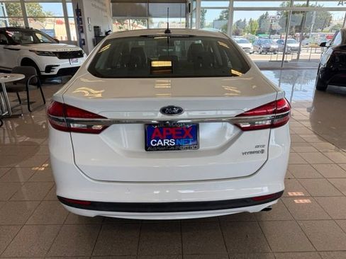 Used 2018 Ford Fusion SE w/ Equipment Group 602A FWD image 4