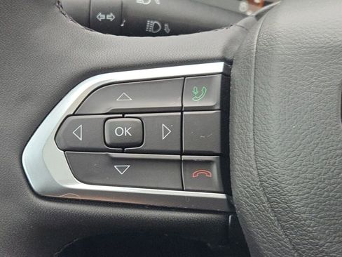 Certified 2025 Jeep Compass Latitude w/ Sun & Sound Group image 27