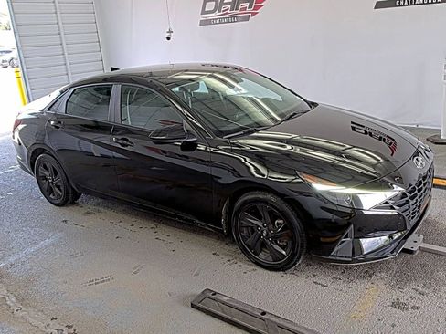 Used 2021 Hyundai Elantra SEL w/ Convenience Package FWD image 2