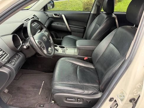 Used 2012 Toyota Highlander SE w/ Tow Pkg AWD/4WD image 11