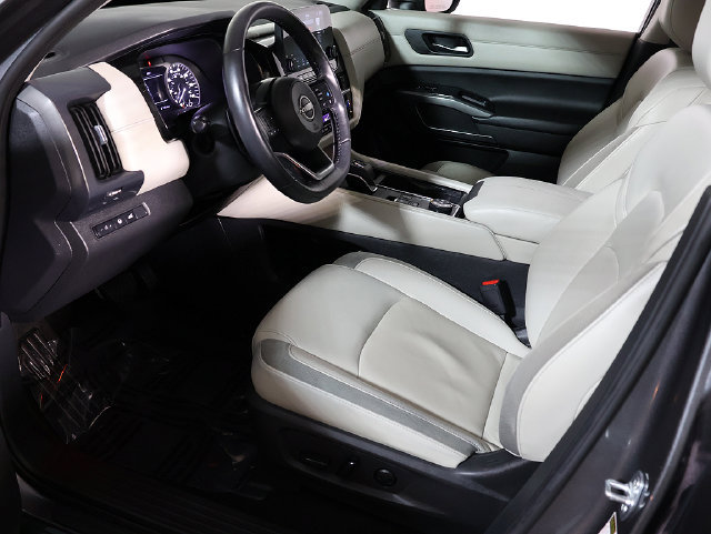 Used 2022 Nissan Pathfinder SL AWD/4WD image 12
