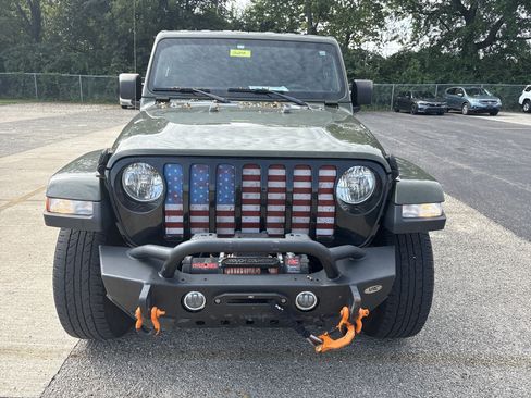 Used 2022 Jeep Gladiator Sport AWD/4WD image 2