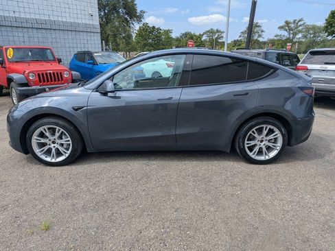 Used 2023 Tesla Model Y Long Range AWD/4WD image 4