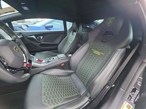Used 2023 Lamborghini Huracan EVO image 3