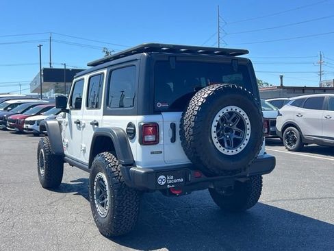 Used 2022 Jeep Wrangler Unlimited Rubicon w/ Cold Weather Group AWD/4WD image 11