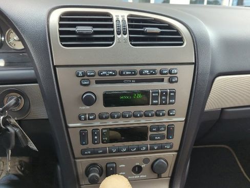 Used 2005 Ford Thunderbird image 20