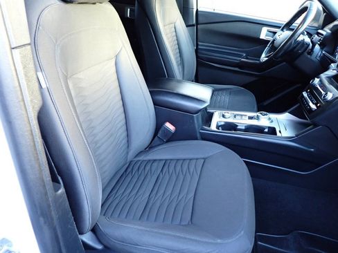 Used 2020 Ford Explorer XLT image 11