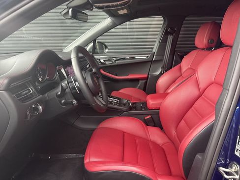 Certified 2026 Porsche Macan Turbo AWD/4WD image 5