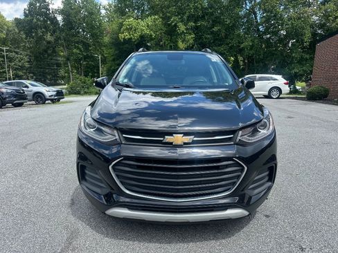 Used 2020 Chevrolet Trax LT FWD image 3