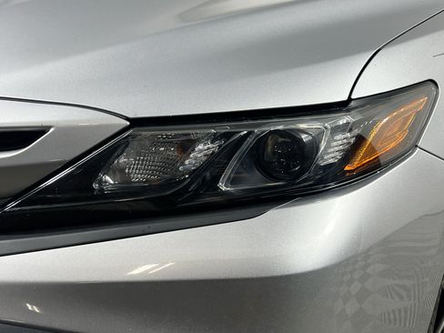 Used 2022 Toyota Camry SE FWD image 12