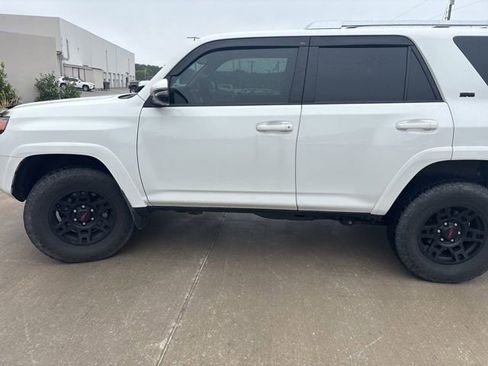Used 2024 Toyota 4Runner SR5 Premium w/ Moonroof Package AWD/4WD image 5