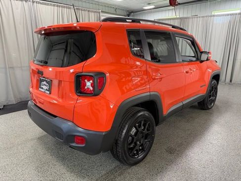 Used 2020 Jeep Renegade Altitude w/ UConnect 8.4 Nav Group AWD/4WD image 4