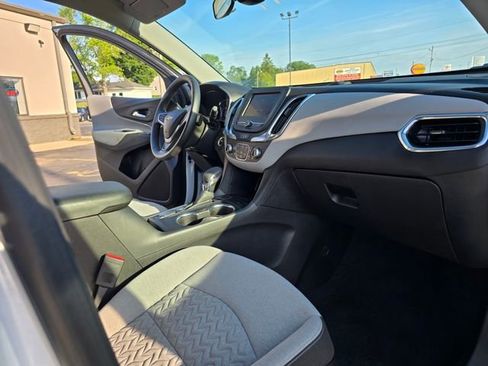 Used 2023 Chevrolet Equinox LT w/ Driver Convenience Package image 23