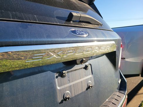 Used 2020 Ford Explorer Limited RWD image 7