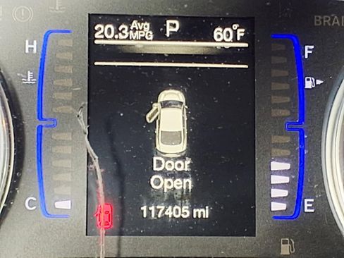 Used 2016 Chrysler 200 Limited w/ Convenience Group image 16