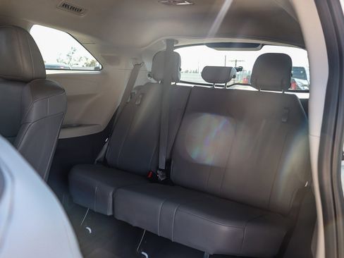 Used 2022 Toyota Sienna XLE w/ XLE Plus Package image 21