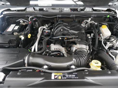 Used 2017 Jeep Wrangler Unlimited Sahara w/ Connectivity Group image 22