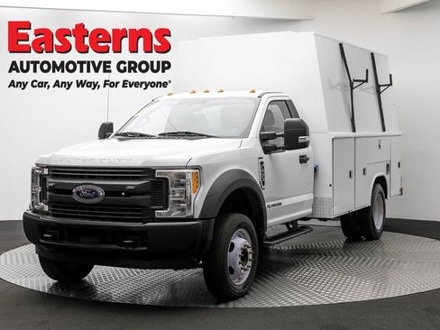 Used 2017 Ford F550 2WD Regular Cab Super Duty image 1
