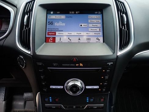 Used 2019 Ford Edge Titanium w/ Equipment Group 301A AWD/4WD image 15