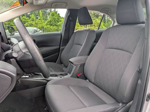 Used 2025 Toyota Corolla LE FWD image 12