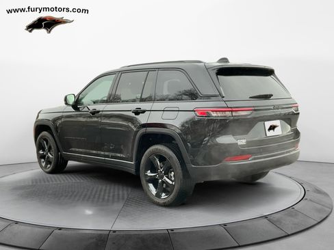 Used 2023 Jeep Grand Cherokee Altitude image 5