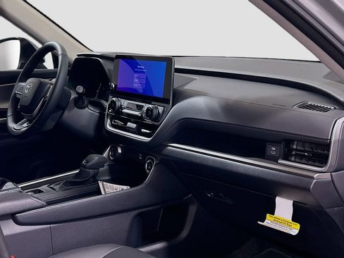 New 2026 Toyota Grand Highlander FWD image 29