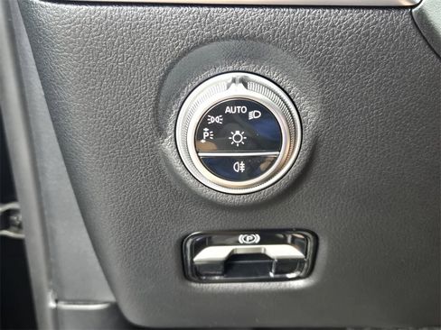 Used 2025 Mercedes-Benz C 300 Sedan image 28