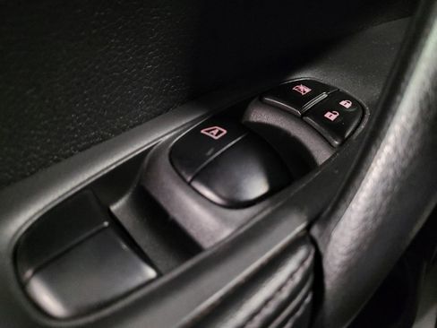 Used 2017 Nissan Rogue Sport SL image 27