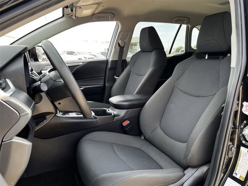 Used 2024 Toyota RAV4 LE image 23