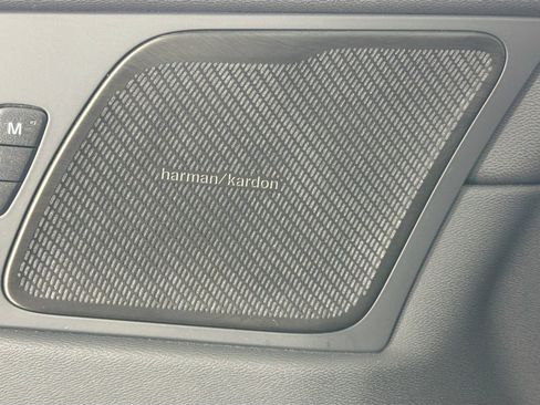 Certified 2023 Volvo XC60 B5 Plus w/ Protection Package Premier image 19