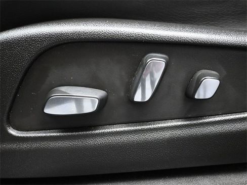 Used 2022 Cadillac XT5 Premium Luxury image 7