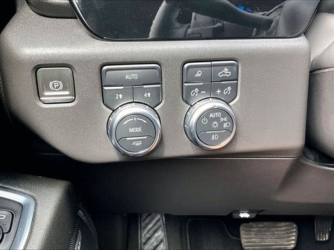 Used 2024 GMC Sierra 1500 SLT w/ SLT Convenience Package AWD/4WD image 38