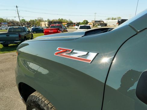 Used 2025 Chevrolet Silverado 1500 LT w/ Z71 Off-Road Package AWD/4WD image 8