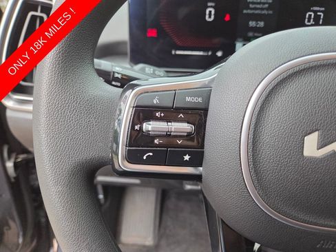 Used 2025 Kia Sorento LX FWD image 32