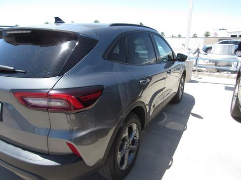 Used 2025 Ford Escape ST-Line FWD image 3