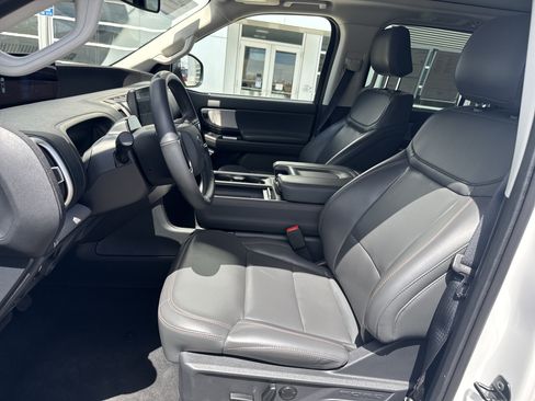 Used 2025 Ford Expedition Active AWD/4WD image 15