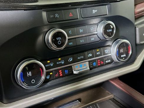 Used 2024 Ford Expedition Limited image 18