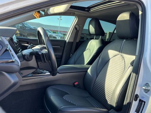 Used 2023 Toyota Camry SE image 5