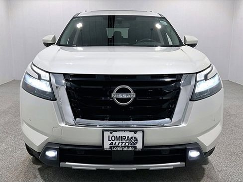 Used 2023 Nissan Pathfinder SL image 2