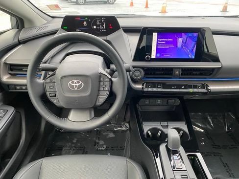 Used 2025 Toyota Prius XLE AWD/4WD image 15
