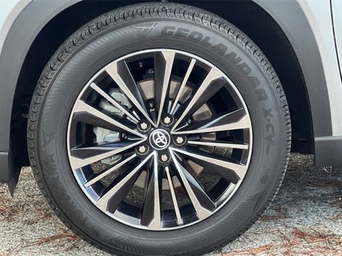 Used 2024 Toyota Grand Highlander AWD Hybrid image 27