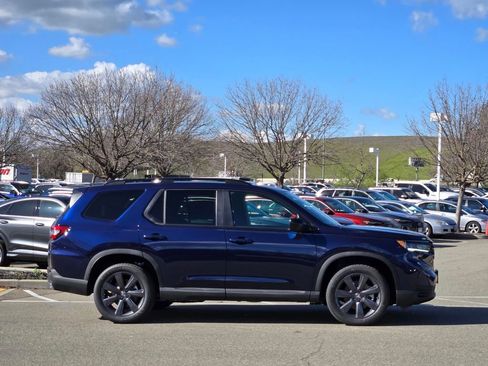 New 2025 Honda Pilot Sport image 7