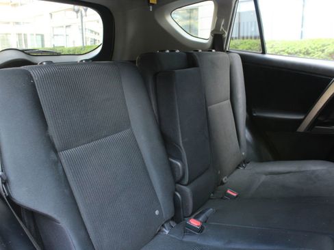 Used 2018 Toyota RAV4 LE w/ All Weather Liner Package AWD/4WD image 22
