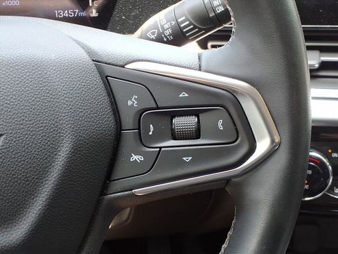Certified 2025 Chevrolet Trax LT w/ Driver Confidence Package FWD image 13