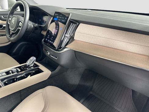New 2025 Volvo XC90 T8 Plus w/ Protection Package Premier image 32