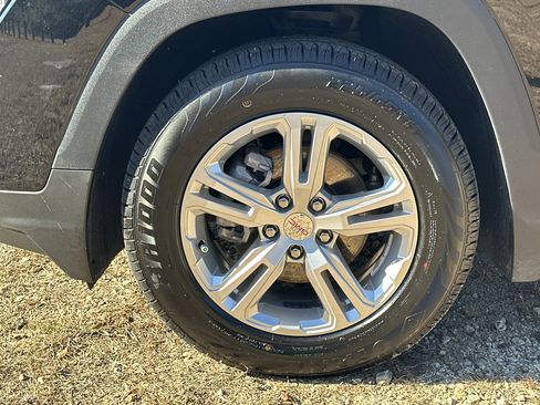 Used 2024 GMC Terrain SLE image 11