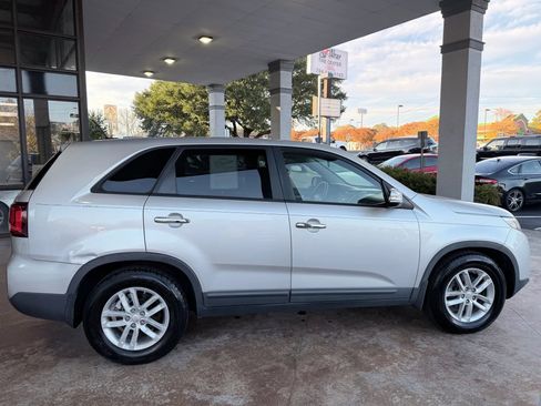 Used 2015 Kia Sorento LX image 8