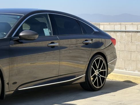 Used 2018 Honda Accord Touring image 9