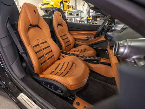 Used 2021 Ferrari F8 Tributo image 21